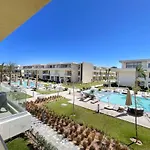 Refreshed & Uplifted 2 Bdr G Cribs